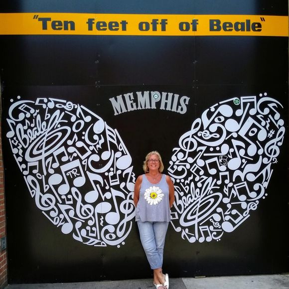 Meet your Posher, Laurie - Picture 1 of 1